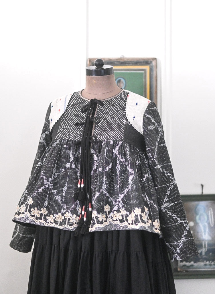 Agra, Vintage kantha from Early 1900's Up Cycled in to a Kantha Kediya in M - kinchecom