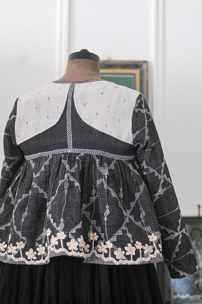Agra, Vintage kantha from Early 1900's Up Cycled in to a Kantha Kediya in M - kinchecom