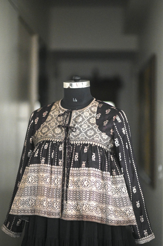 Kaali kinche *Rare Vintage Zari Saree Kediya in Black &amp; Gold, XL - kinchecom