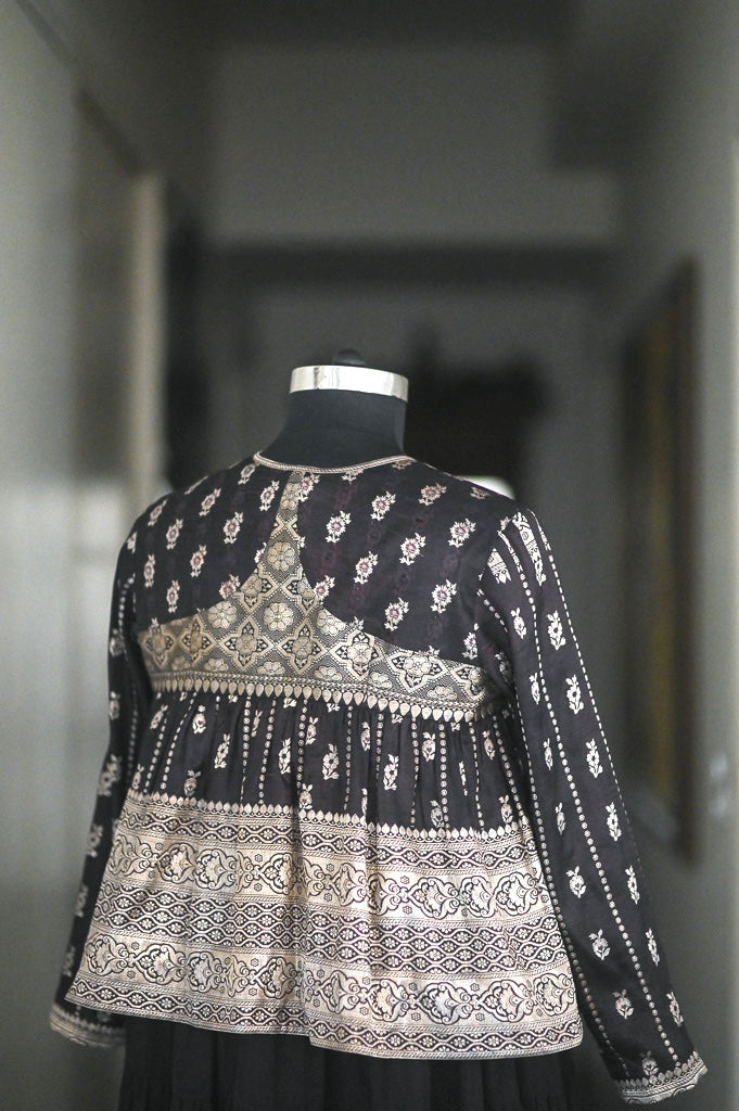 Kaali kinche *Rare Vintage Zari Saree Kediya in Black & Gold, XL - kinchecom