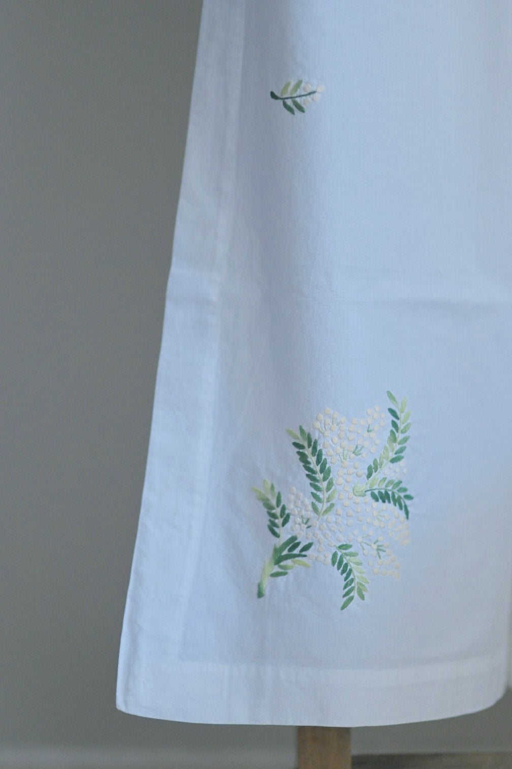 Hand Embroidered Yellow &amp; Green, Floral Embroidery,  96X60 Inches Tablecloth - kinchecom