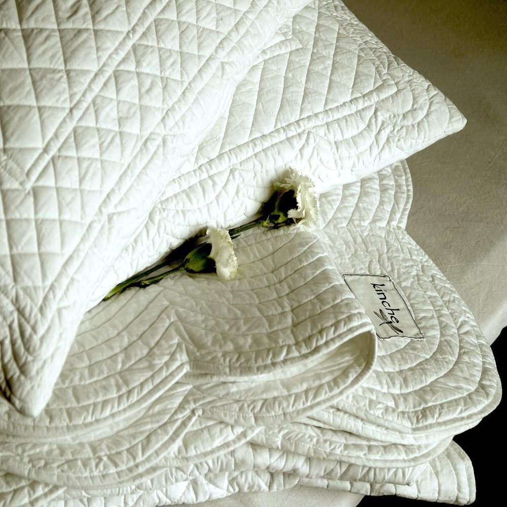 Scalloped Edge Luxury Cotton Quilt in White - King Size - kinchecom